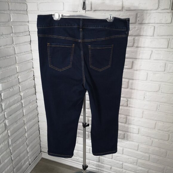 Torrid #feel the fit Ladies Size 16 Super Soft Dark Wash Crop Jeggings - Picture 2 of 13